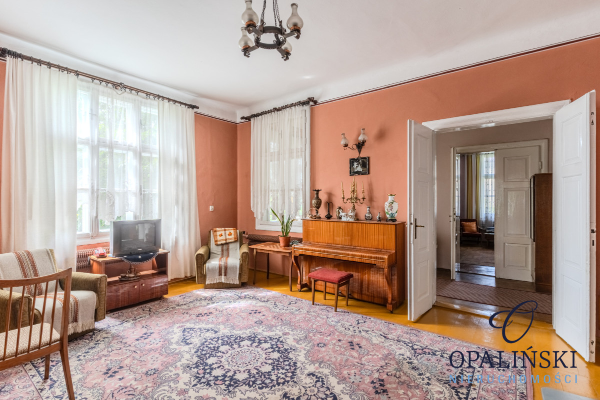 Niezwykły drewniany dom z amfiladą z XX wieku Opatów - zdjęcie 2