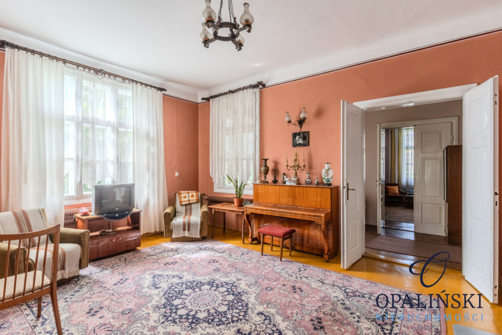 Niezwykły drewniany dom z amfiladą z XX wieku Opatów - zdjęcie 2