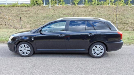 Toyota Avensis II 2.2 D4D 177KM 2005r kombi Xenon Skóry zare Skarżysko-Kamienna - zdjęcie 11
