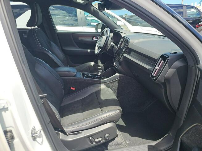 Volvo XC 40 R-Design / AWD / niski przebieg Wrocław - zdjęcie 10