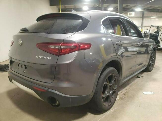 Alfa Romeo Stelvio 2018, 2.0L, 4x4, od ubezpieczalni Sulejówek - zdjęcie 4