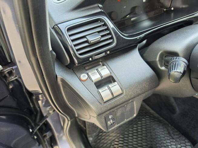 Honda FR-V benzyna, 6 siedzeń, climatronic Słupsk - zdjęcie 11