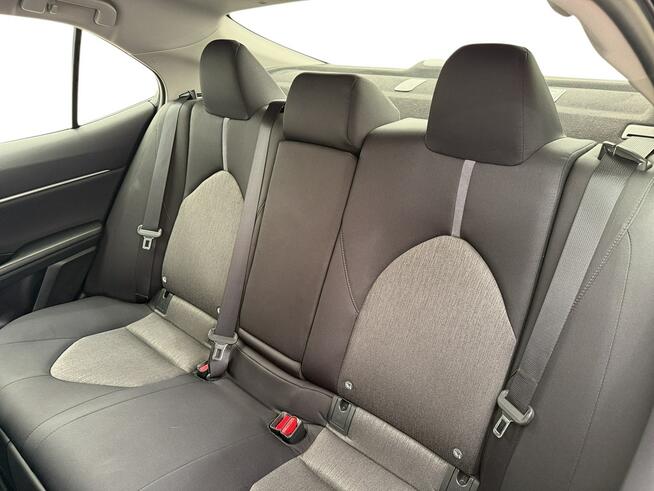Toyota Camry 2.5 Hybrid Comfort CVT Sedan Warszawa - zdjęcie 12