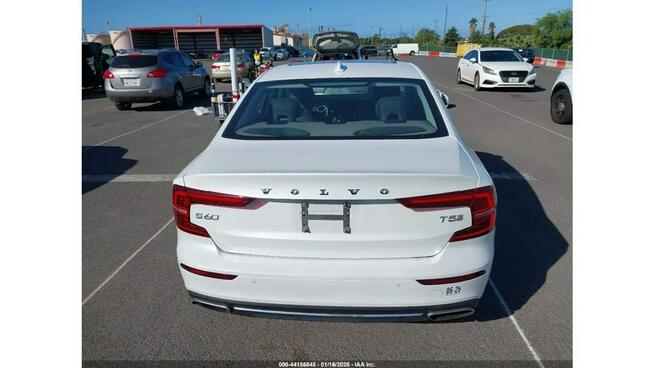 Volvo S60 / T5 INSCRIPTION / niski przebieg / Tarnów - zdjęcie 9