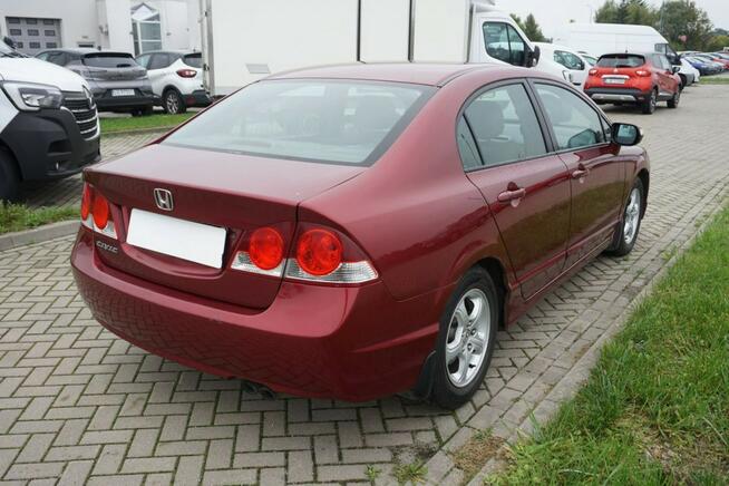 Honda Civic 1.8 140KM Sedan salon Lublin - zdjęcie 5