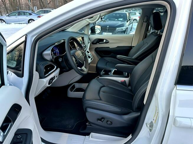 Chrysler Pacifica 3.6 V6 298 KM / HYBRYDA PLUG-IN / Przebieg 900 KM! Pęcice - zdjęcie 12