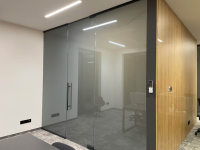 Ścianki szklane z folią inteligentna na pilota VEXO