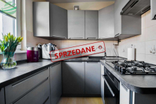 Na sprzedaż 2 pokoje | nowa kuchnia i łazienka | D