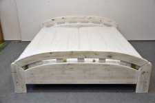 łóżko sosnowe z nowymi materacami