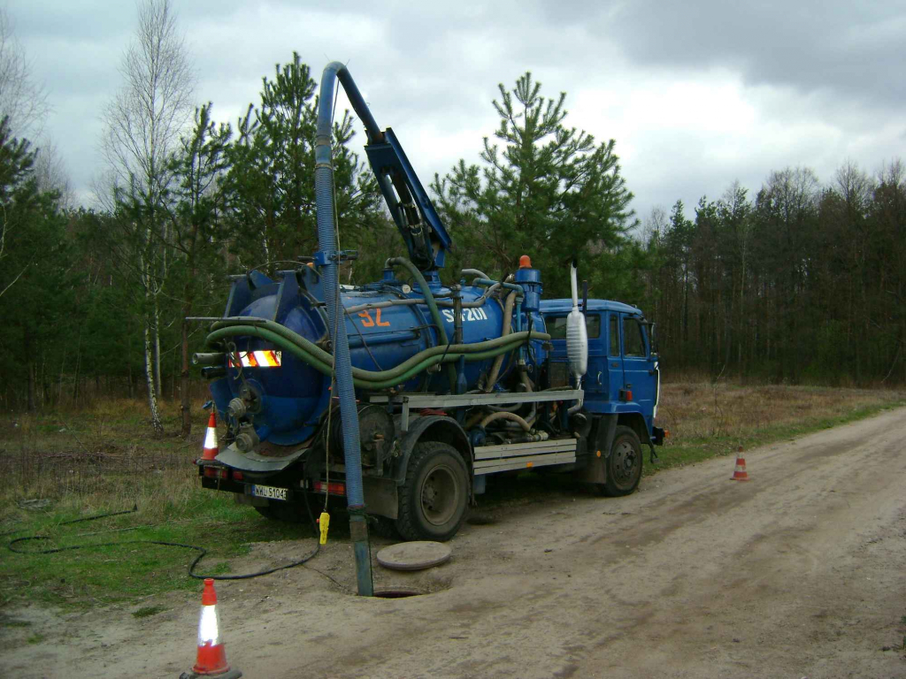 Pogotowie kanalizacyjne skuteczne udrażnianie kanalizacji Praga-Południe - zdjęcie 11