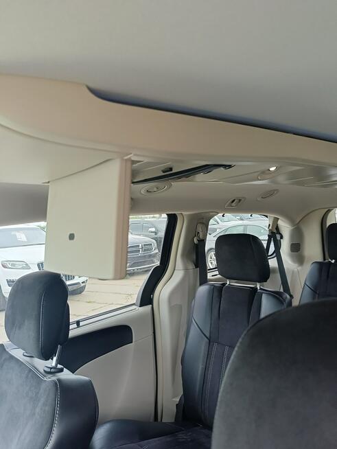 Chrysler Town &amp; Country Cross Country Limited Gizałki - zdjęcie 12