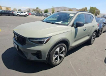 Volvo XC 40 Najbogatsza wersja wyposażenia Ultimate Dark Theme / AWD