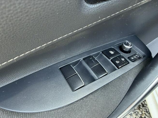 Toyota Corolla 1.8 HSD 140KM Lifting Bezwypadkowy Serwisowany Otwock Mały - zdjęcie 12