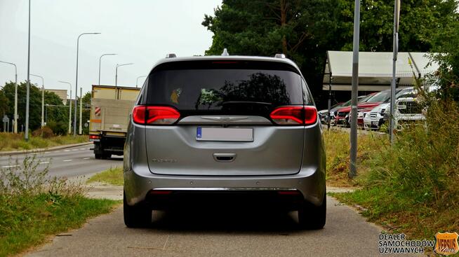 Chrysler Pacifica Limited - Doskonały Minivan dla Wymagających Rodzin Gdynia - zdjęcie 5