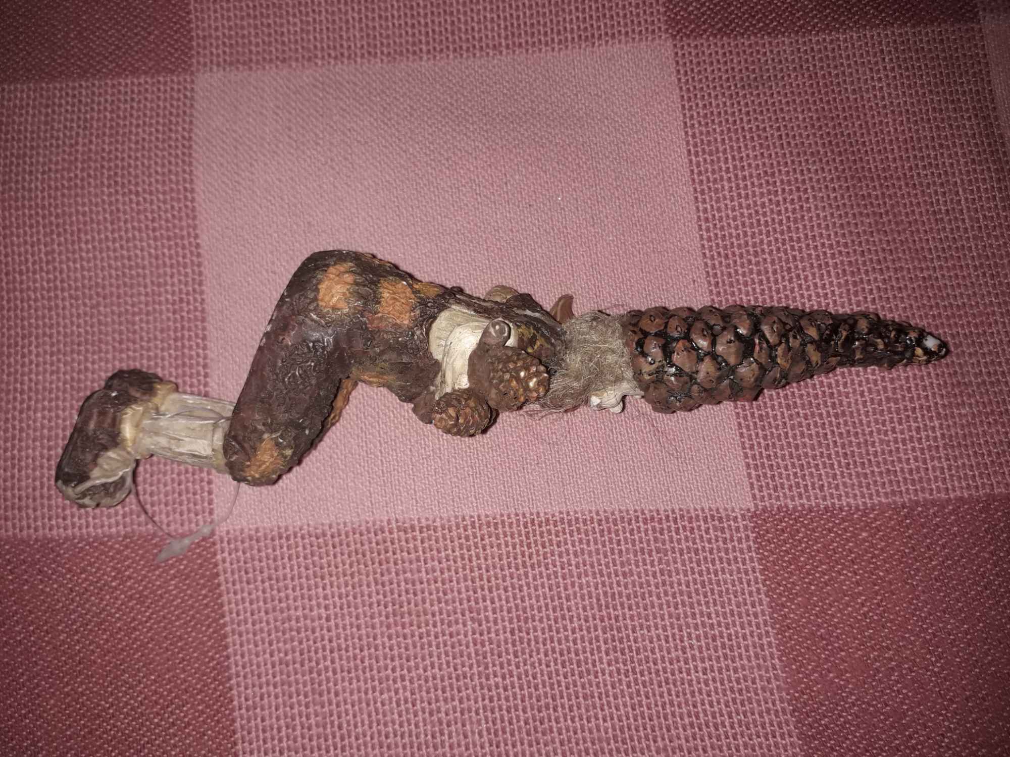 Ludzik z brodą w pozycji siedzącej Bielany - zdjęcie 4