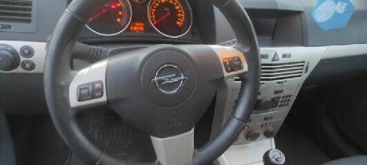 Astra GTC 1.6 benzyna Brójce - zdjęcie 7