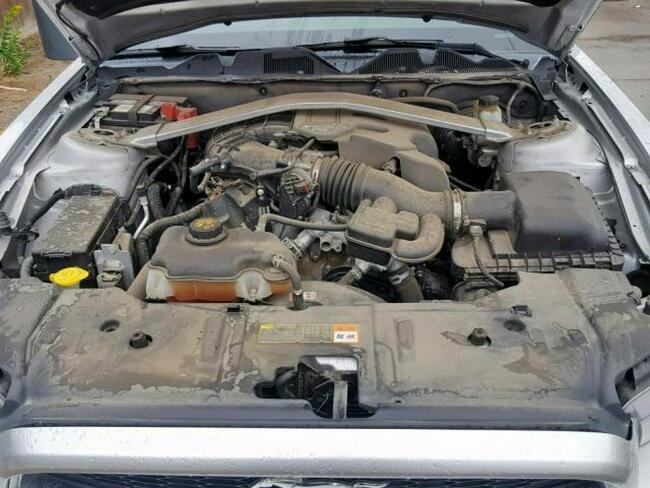 Ford Mustang 2013, 3.7L, manual, po gradobiciu Warszawa - zdjęcie 9