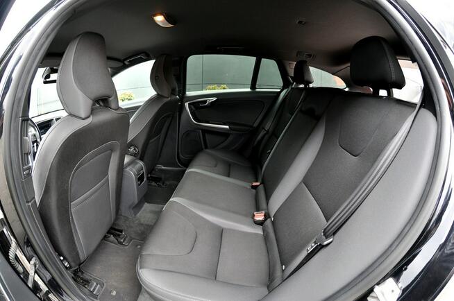 Volvo V60 LiFT 2,0D 5-Cilindrów Automat  Ledy Skóra Navi Full Opcja Płock - zdjęcie 8