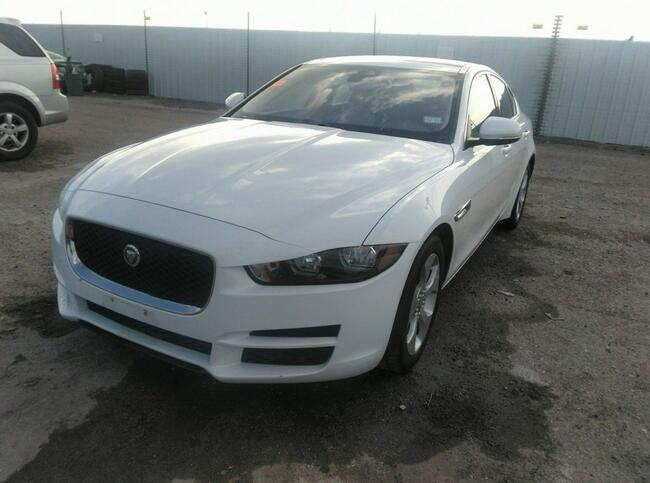 Jaguar XE 2018, 2.0L, porysowany lakier Warszawa - zdjęcie 2