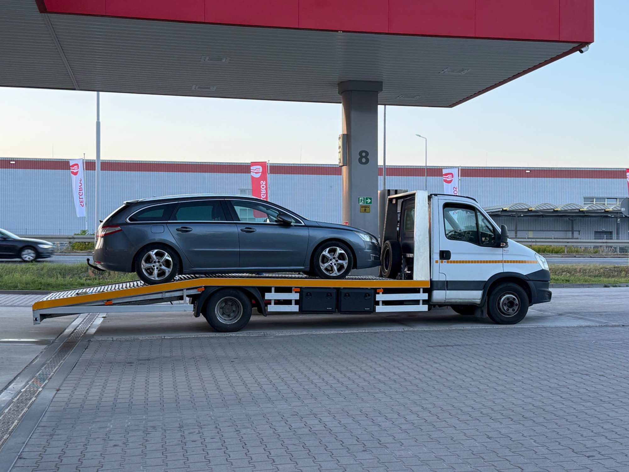 Pomoc drogowa Wrocław, laweta Wrocław, holowanie Wrocław Krzyki - zdjęcie 1