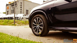 BMW X5 Ekskluzywne xDrive30d M Pakiet - Luksus, Moc i Technologia! Gdynia - zdjęcie 9