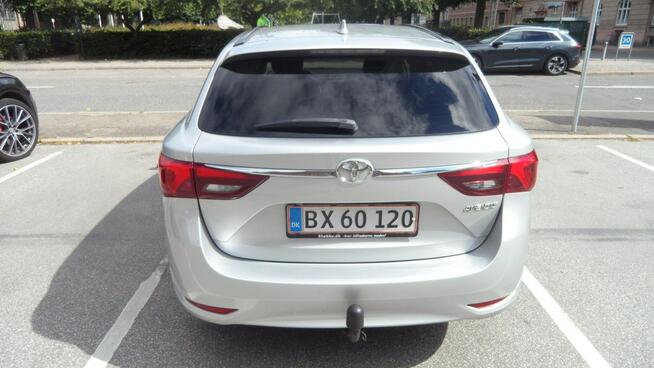 Toyota Avensis Sadlno - zdjęcie 4