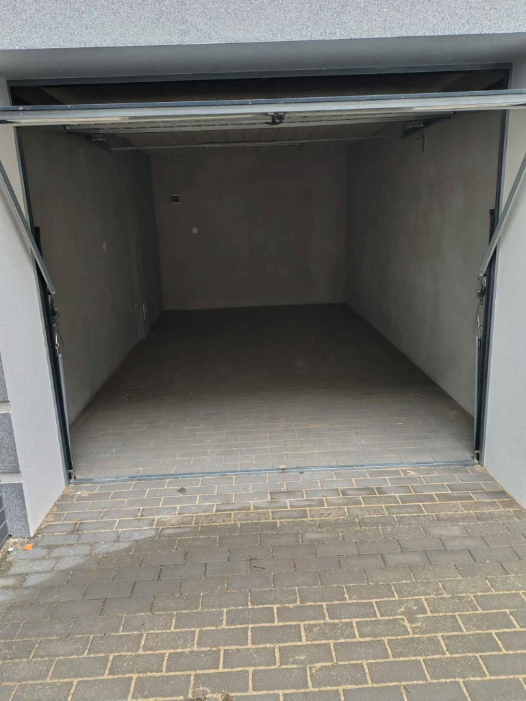 Garaż murowany z bramą uchylną Toruń - zdjęcie 3