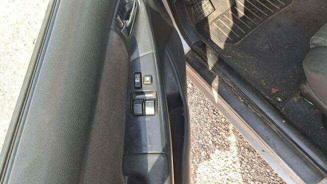 Toyota Corolla 1.4 benzyna z klimą kombi srebrny Tanie Auta Fasty Fasty - zdjęcie 9