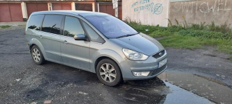 Ford Galaxy uszkodzony