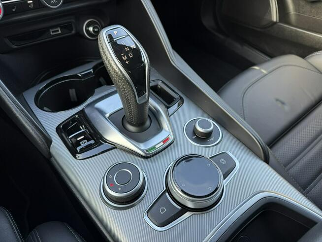 Alfa Romeo Giulia 2.0 Turbo 16V AT8-Q4 Veloce 2023 FV23% Pęcice - zdjęcie 5