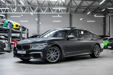 M760Li 609 KM, 3.7s do 100 km/h. Salon PL. Specyfikacja 977.229 zł.
