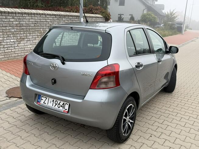Toyota Yaris 2008 1.3 Benzyna Klima Zarejestrowany Gostyń - zdjęcie 6