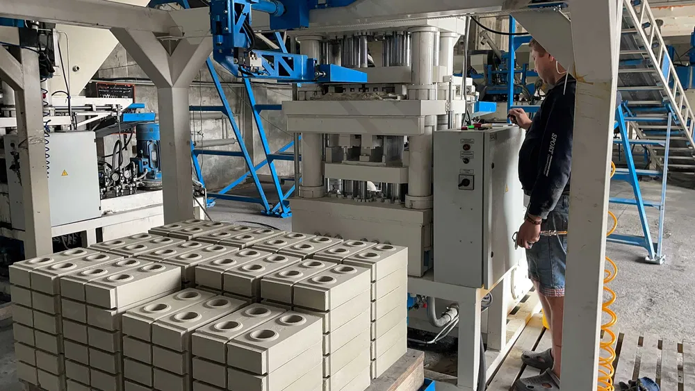 Linia „GP PROF-400” -ciąg produkcyjny cegły i kostki brukowej Białystok - zdjęcie 1