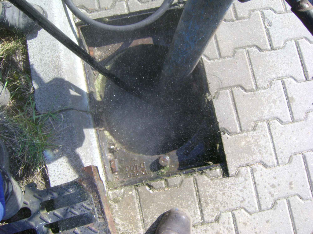 udrażnianie zatorów W kanalizacji pojazdem WUKO Wyszków - zdjęcie 9