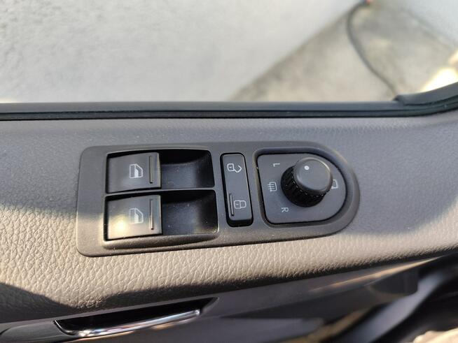 Volkswagen Multivan PAN AMERICANA doinwestowany zadbany Gwarancja Zgierz - zdjęcie 12