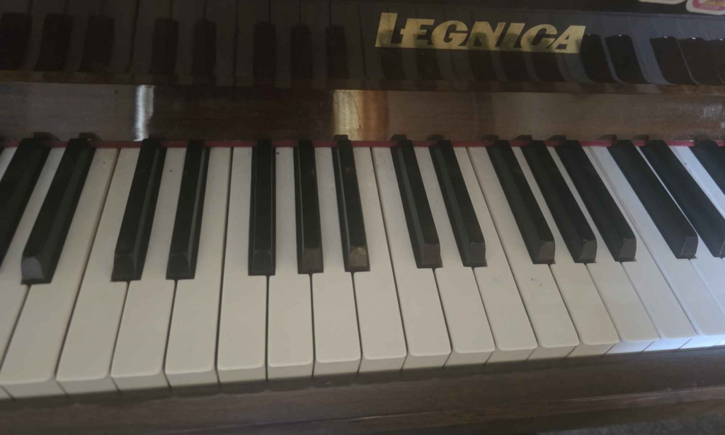sprzedam pianino marki LEGNICA Ochota - zdjęcie 2