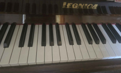 sprzedam pianino marki LEGNICA Ochota - zdjęcie 2