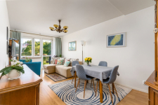 2 pokoje z niezależnym układem pomieszczeń.