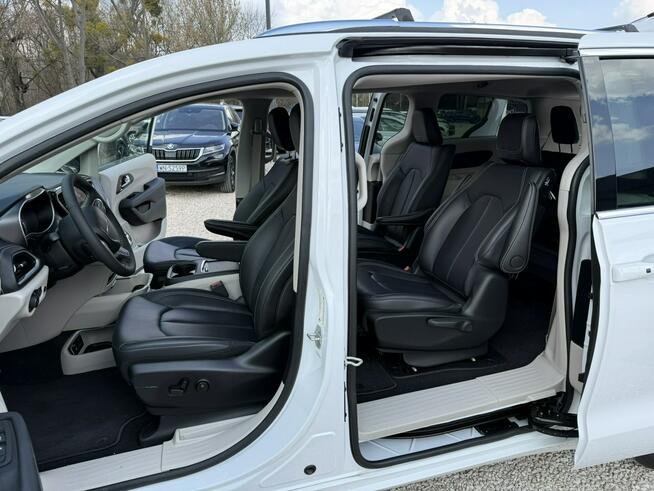 Chrysler Pacifica 3.6 V6 298 KM / HYBRYDA PLUG-IN / Przebieg 900 KM! Pęcice - zdjęcie 3