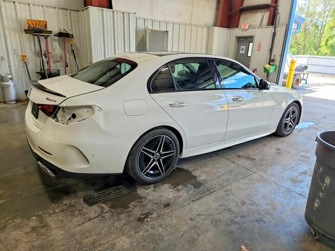 Mercedes C 300 4Matic / pakiet AMG / niski przebieg Białystok - zdjęcie 4