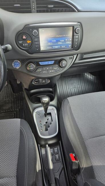 Toyota Yaris 1.5 HSD 100KM Kamera Serwisowany 2xKoła Ładny Stan Otwock Mały - zdjęcie 9