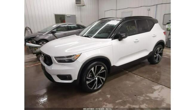 Volvo XC 40 AWD / bogata wersja / niski przebieg Warszawa - zdjęcie 2