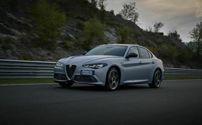 2023 Alfa Romeo Giulia - Leasing Rzeszów - zdjęcie 2