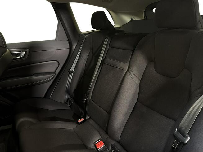 Volvo XC60 B4 D AWD Momentum Pro Automat Katowice - zdjęcie 9