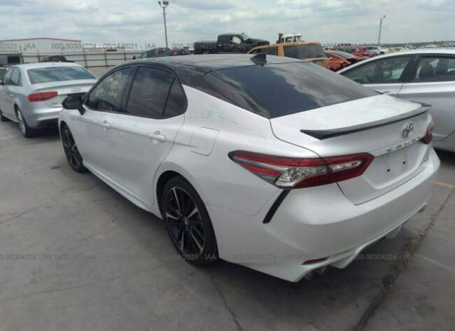 Toyota Camry 2019, 2.5L, po gradobiciu Warszawa - zdjęcie 3