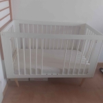 Łóżeczko z materacem i ochraniaczem
