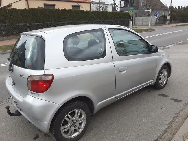 Toyota Yaris 1,3 benzyna Chodzież - zdjęcie 7