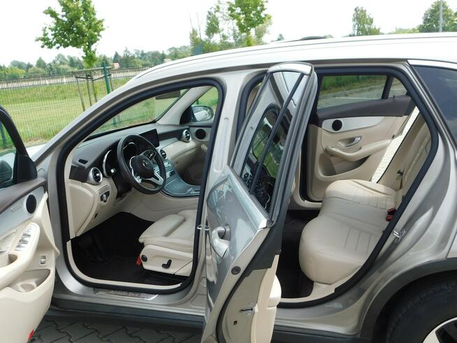 Mercedes GLC 200 z Gwarancją_Panorama_Kamera_Skóra-Beżowa_Model=2021 Żyrardów - zdjęcie 12