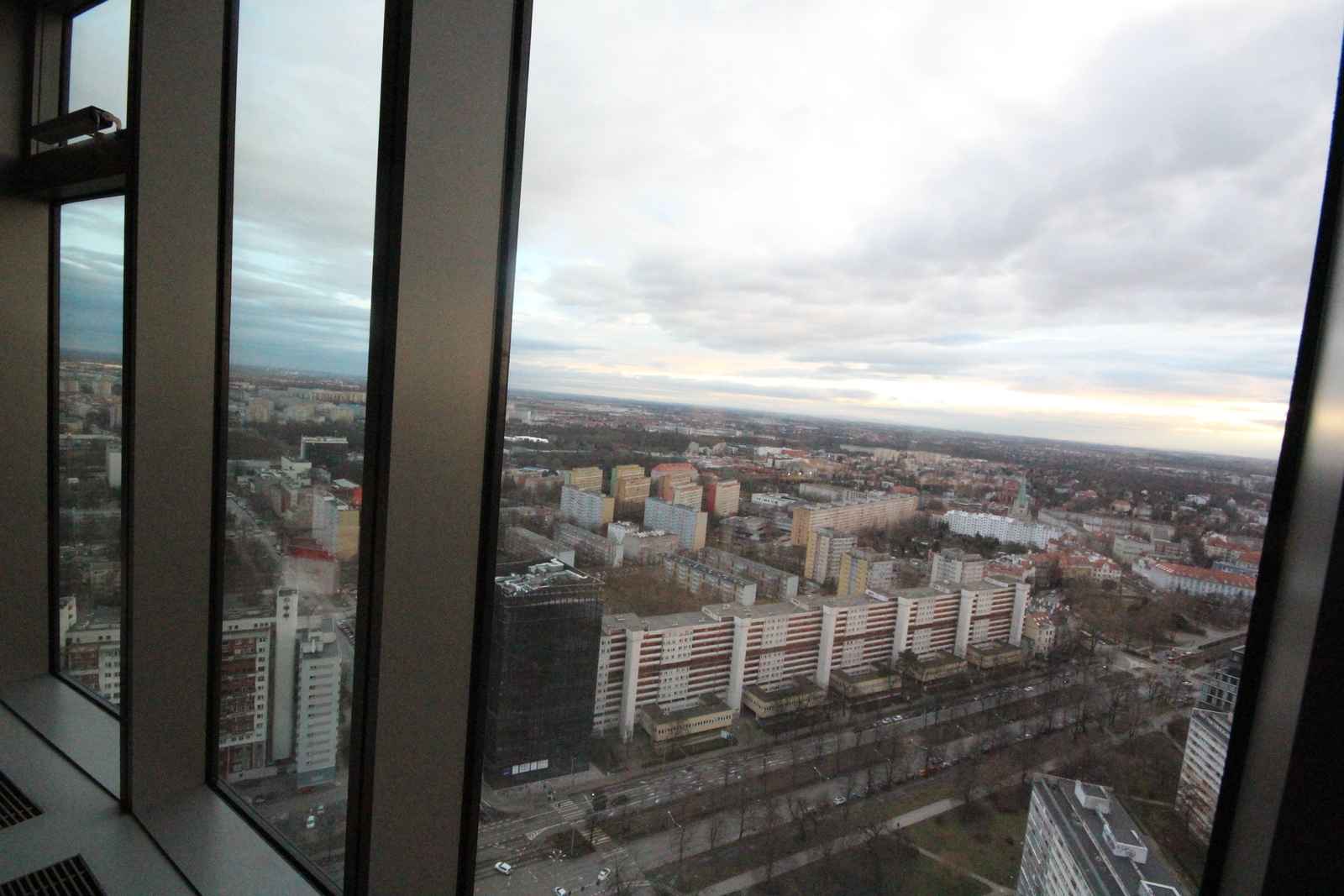 3pok, 106met, Sky Tower KOMÓRKA / GARAŻ / WINDA / 2013 (Wrocław) Krzyki - zdjęcie 11