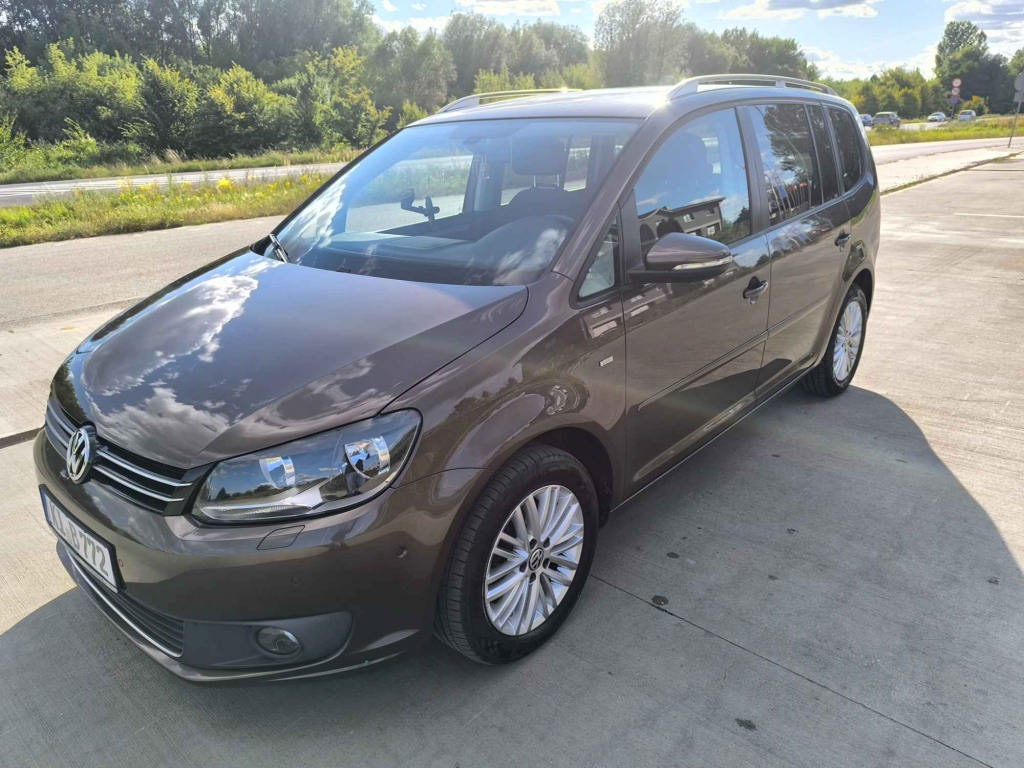 Posiadam na sprzedasz swojego Volkswagena Tourana 1,6 TDI Radom - zdjęcie 5